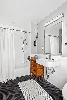 Sold by Compass | media 7