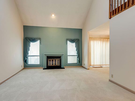 3rd image of 518 Belle Pointe Ct