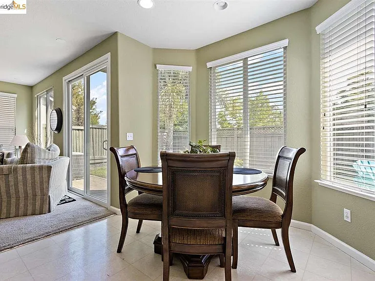 1208 Picadilly Ln — Photo 5