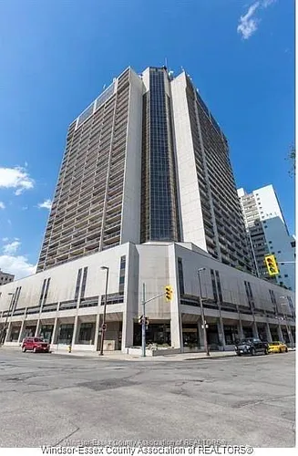 150 Park St W Photo 1