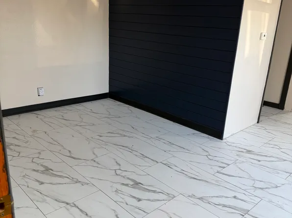 1606 Oakland Rd NE #5, Cedar Rapids, IA 52402