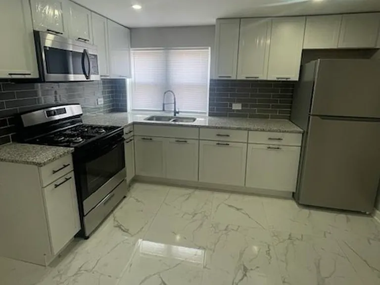539 Wentworth Ave — Photo 3