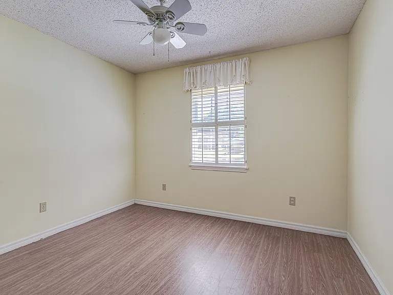 205 N Trout Ave — Photo 8