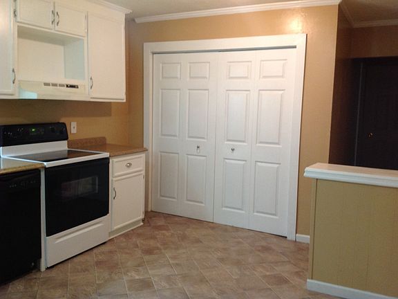 Kitchen - Walk-in Pantry