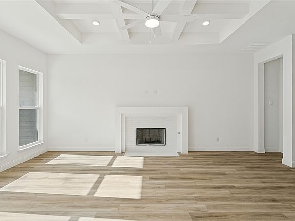 4th image of 1004 Derby Rd
