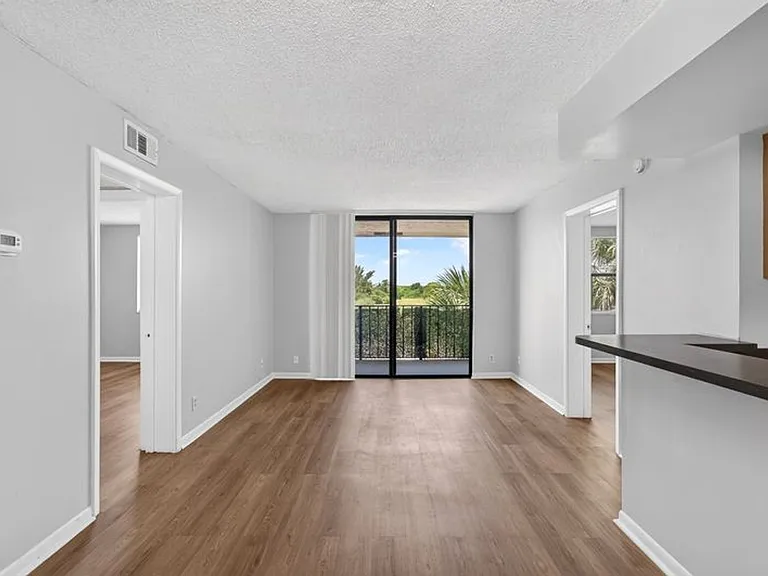 760 Executive Center Dr #32-12-32 — Photo 4