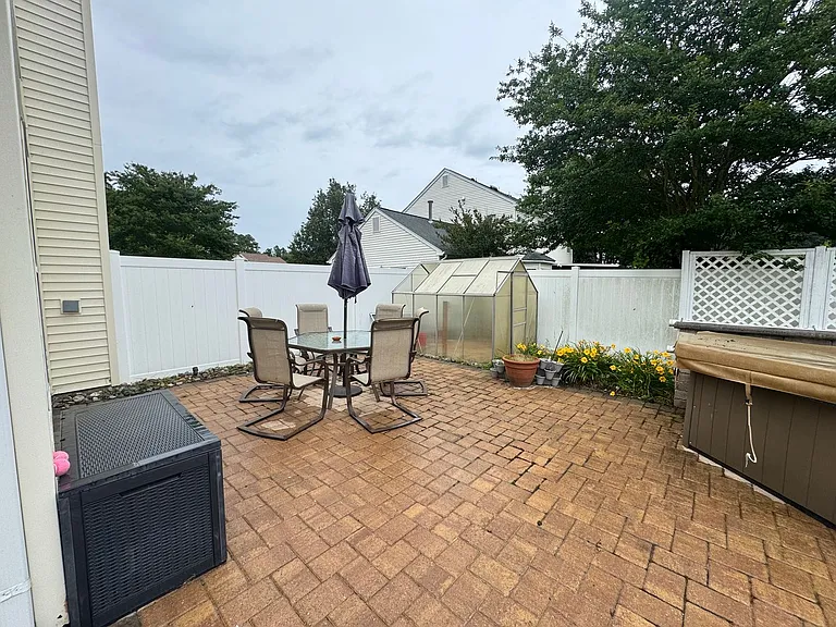 6 Old Pond Ct — Photo 28