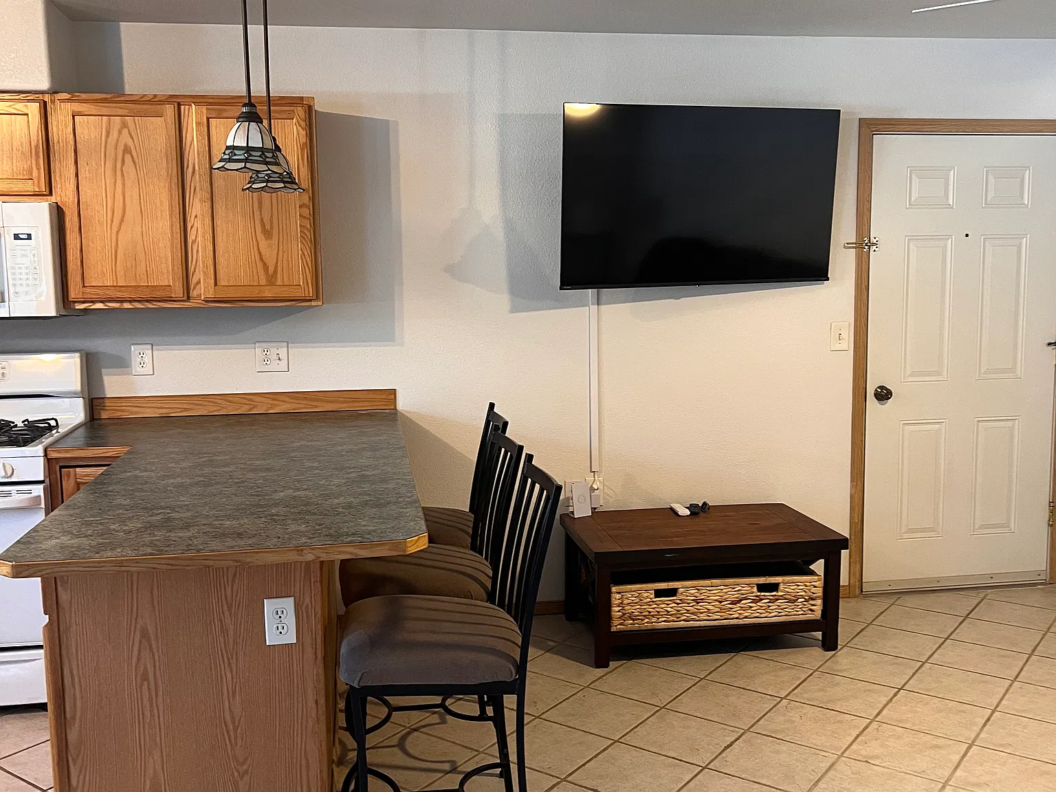 1 bed, 900 sqft, $2,200 — Photo 3