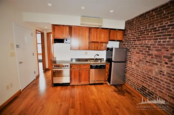Rented by Manhattan Realty Group | media 7