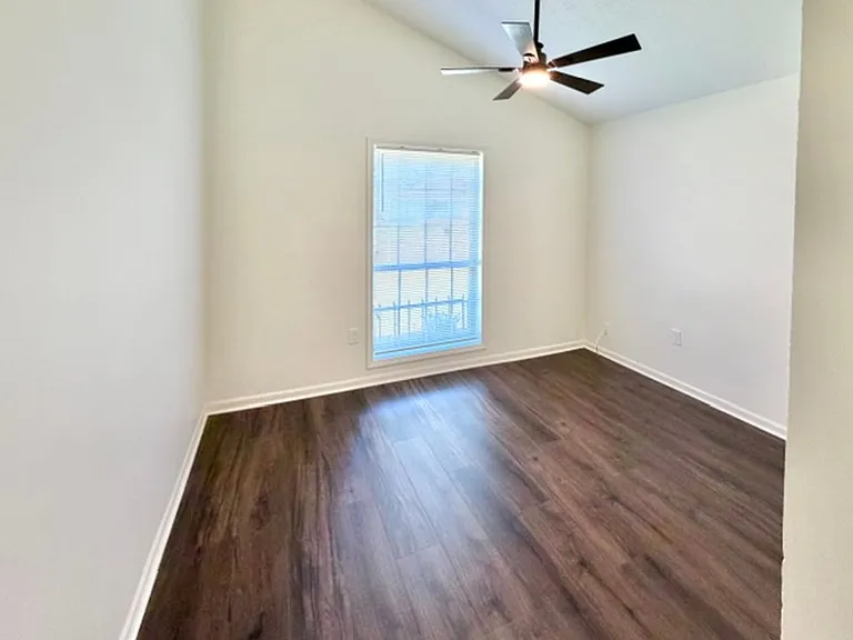 5673 Longacre Ave — Photo 10