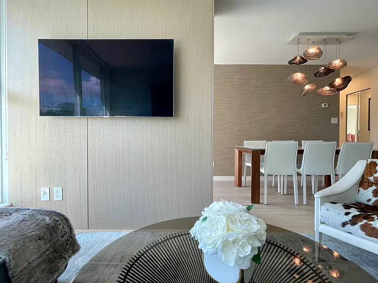 1009 Expo Blvd — Photo 1