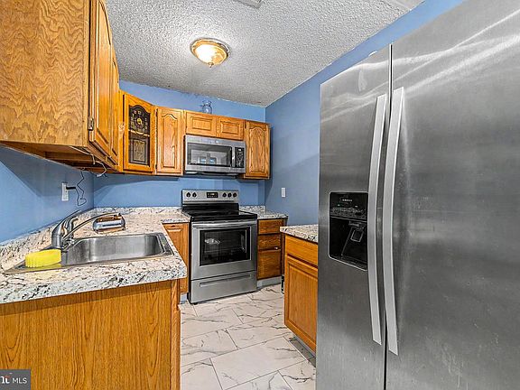 3rd image of 13 Stratton Ct