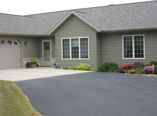 601 Viking View Dr UNIT 8, Reedsburg, WI 53959