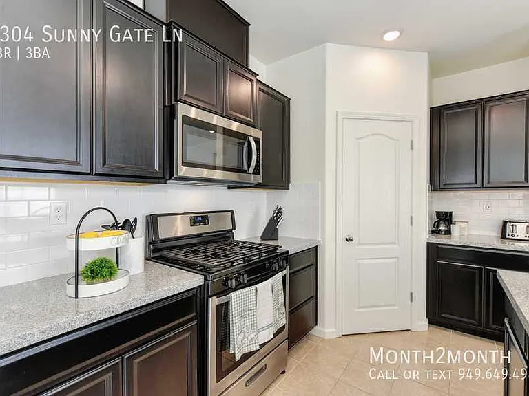 3304 Sunny Gate Ln — Photo 10