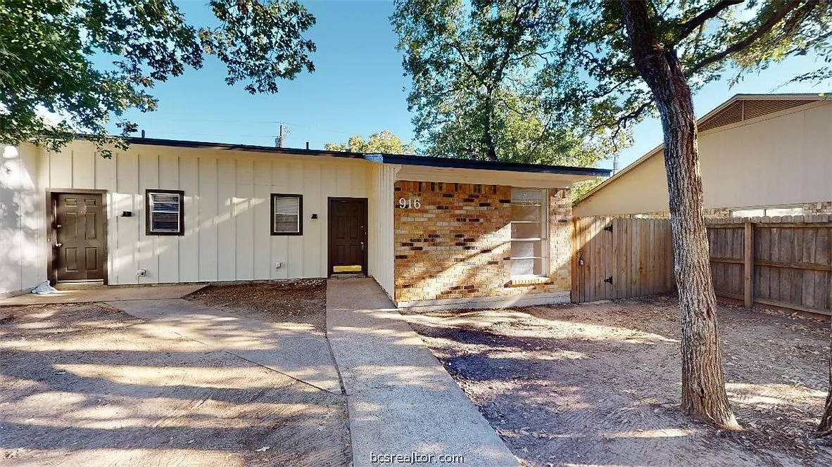 2 bed, 828 sqft, $1,225 — Photo 1