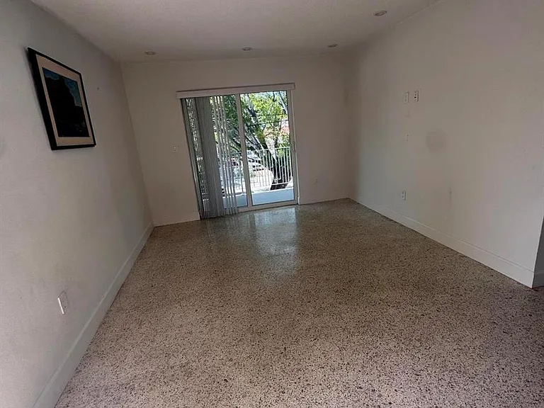 570 NE 64th St #4 — Photo 7
