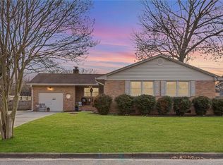 17 Bosch Ln, Newport News, VA 23606