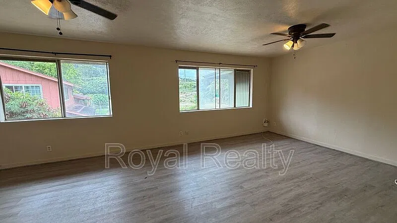 219 W Waiko Rd — Photo 4