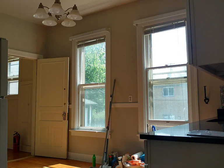 1622 N Warren Ave — Photo 3