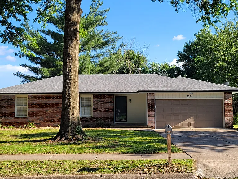 2804 E Linwood St — Photo 25
