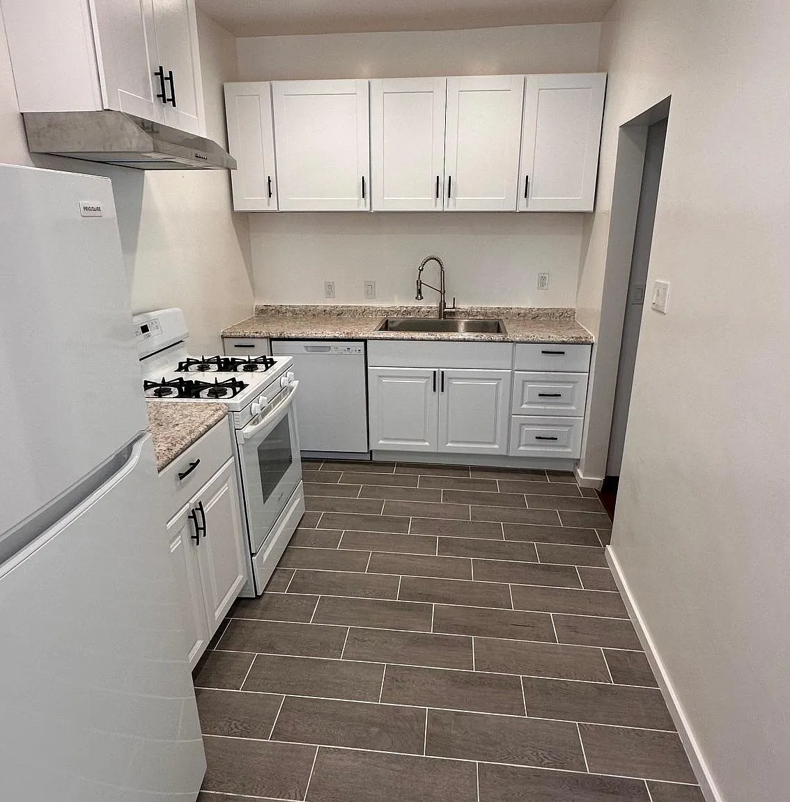 2 bed, 1200 sqft, $3,100 — Photo 4