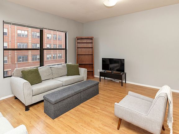 5th image of 400 E Locust St Unit 308