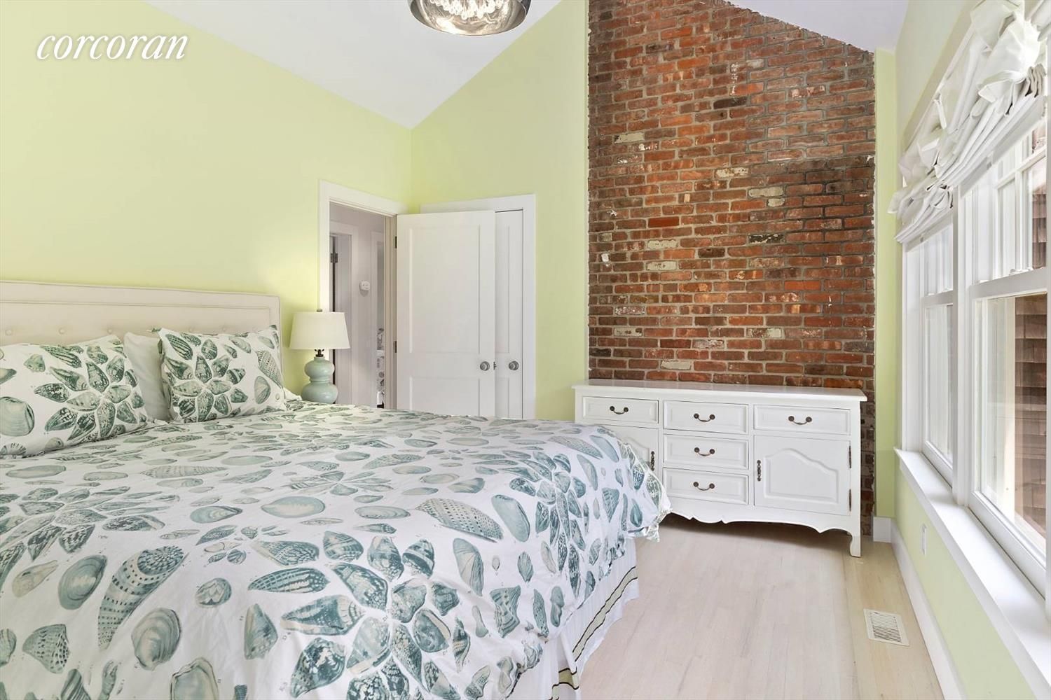  Master bedroom with king bed and en-suite bathroom