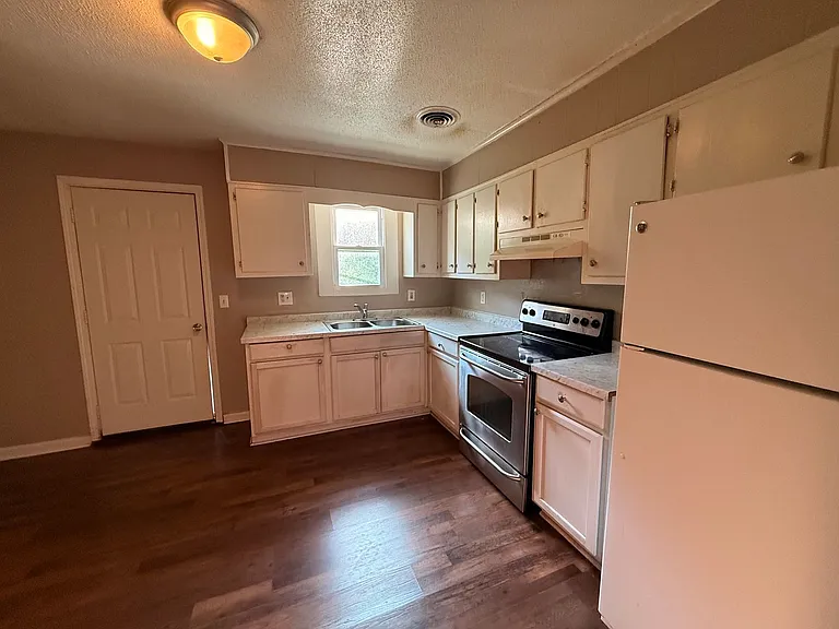761 Rushmeade Rd — Photo 3