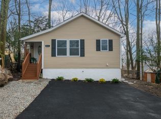 58 Tufts Trl, Hopatcong, NJ 07843