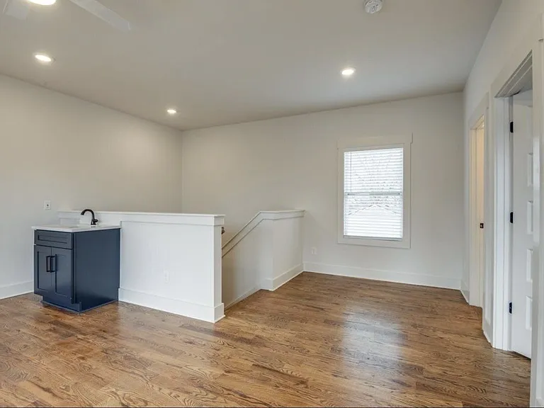 2215B 24th Ave N — Photo 15