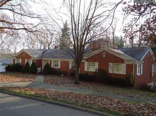 784 Cross St, Newcomerstown, OH 43832