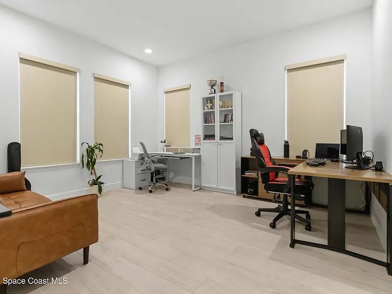 3256 Kamin Dr — Photo 5