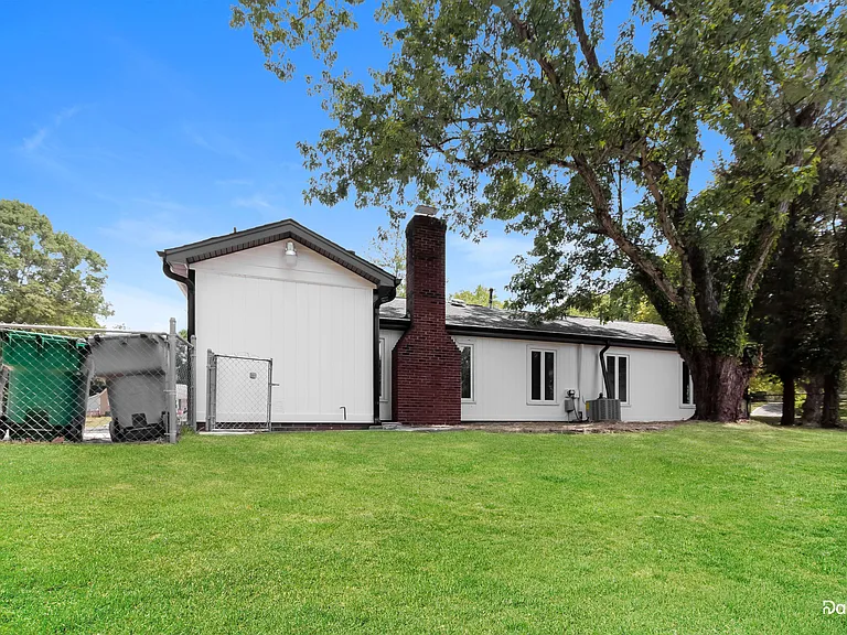 11902 Five Cedars Rd — Photo 15