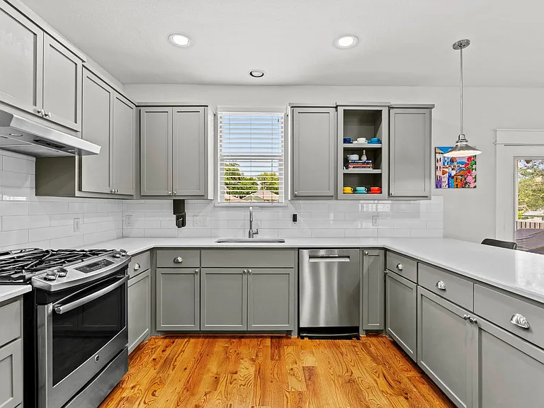 3402 Delhi St — Photo 4