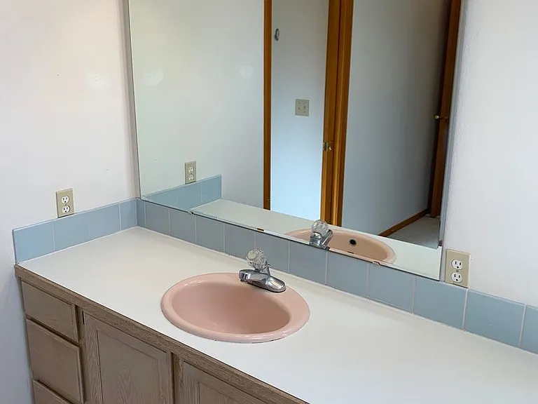 1033 S 232nd St — Photo 34