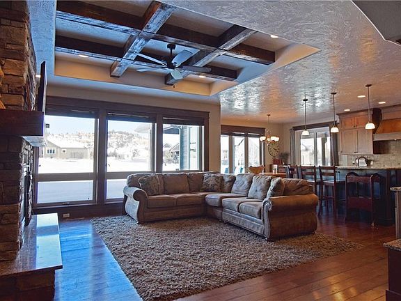 4th image of 3929 Parkwood Dr