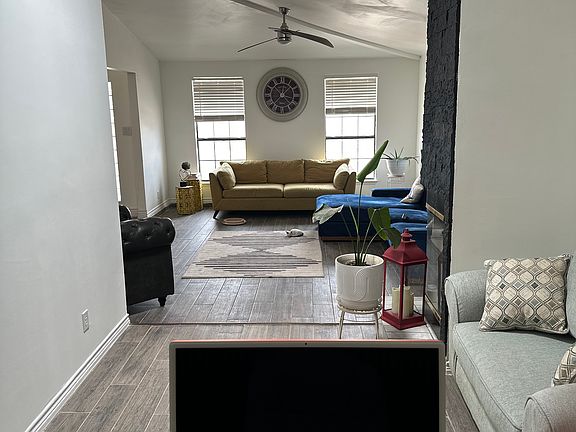 4th image of 2820 Pierce Ave #A