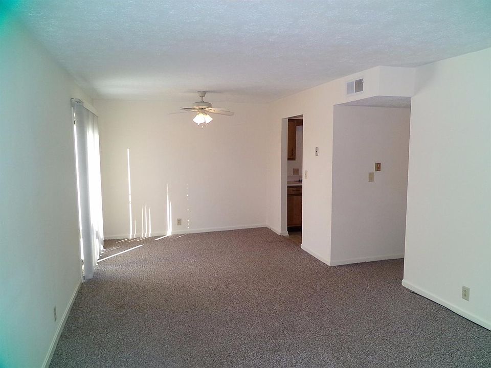 1st image of 901 Crosshill Dr APT 09