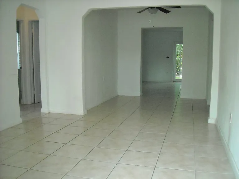 5866 SW 59th St — Photo 2