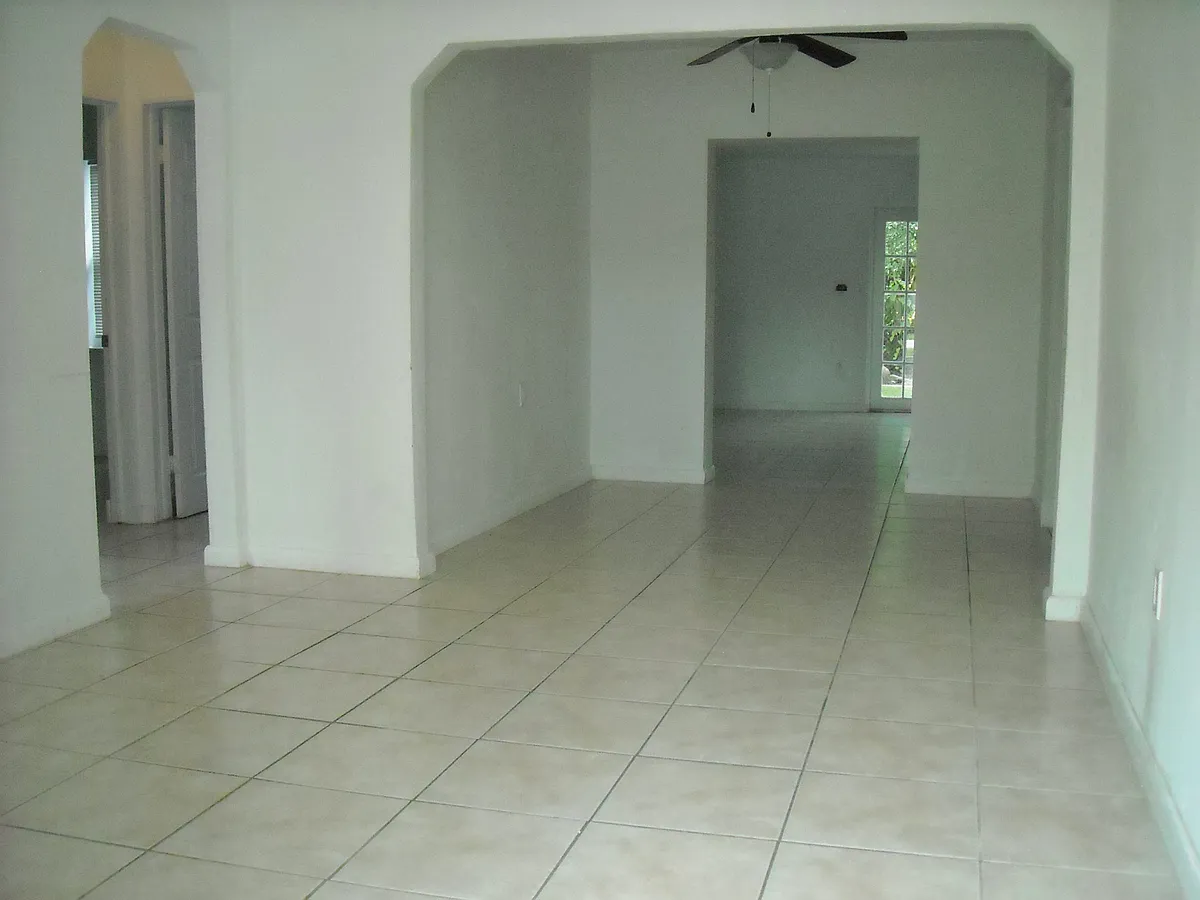 Building Photo - 5866 SW 59th St