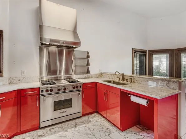 7296 Mission Hills Dr, Spring Valley, NV 89113
