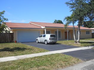 7021 NW 5th St, Plantation, FL 33317