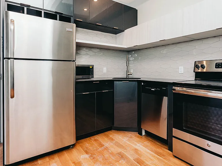 432 Stockholm St #2L — Photo 2