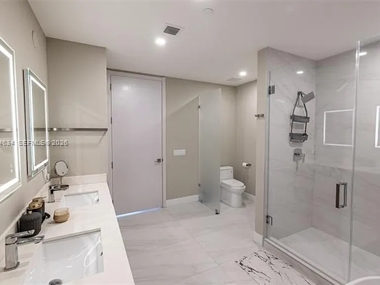 17550 Collins Ave #CU-703 — Photo 16