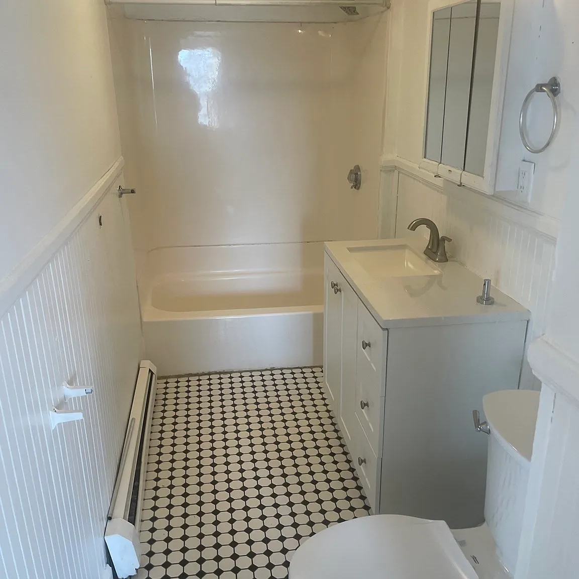 3 bed, 1.0 bath, 875 sqft, $2,000 — Photo 4