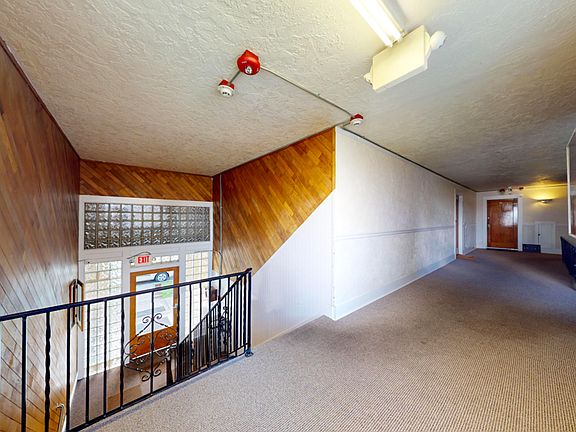 4th image of 267 SE Washington Ave #68F78899A