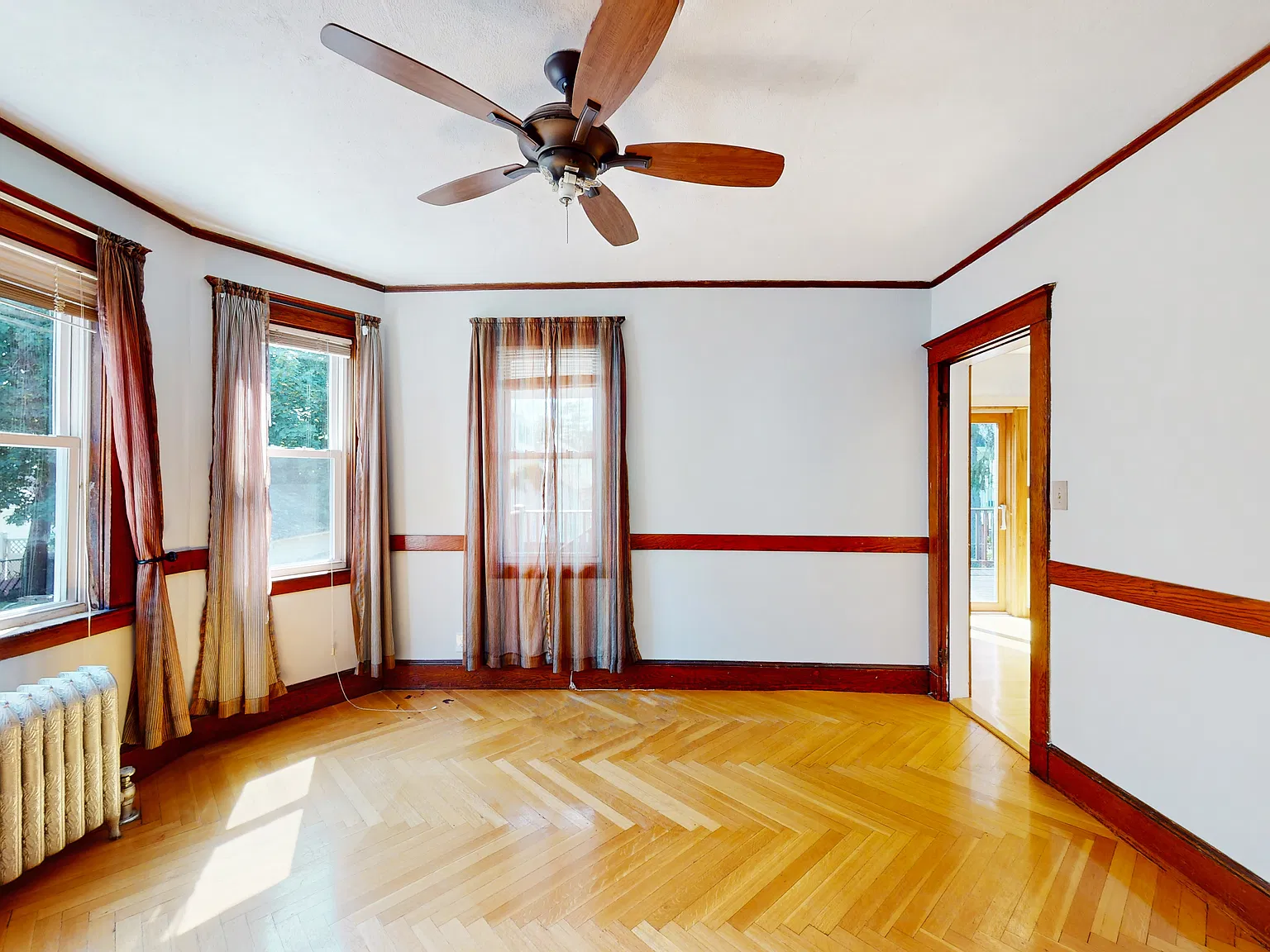 4 bed, 1911 sqft, $4,100 — Photo 4