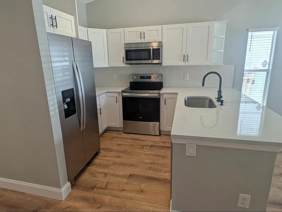 3 bed, 1147 sqft, $2,300 — Photo 2