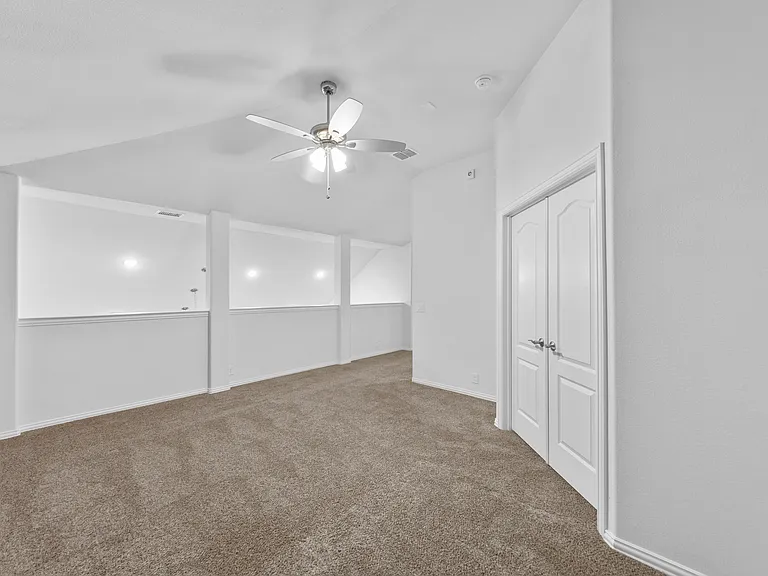 7404 Hawthorne Way — Photo 43