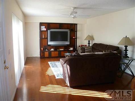 3rd image of 321 Live Oak Ln